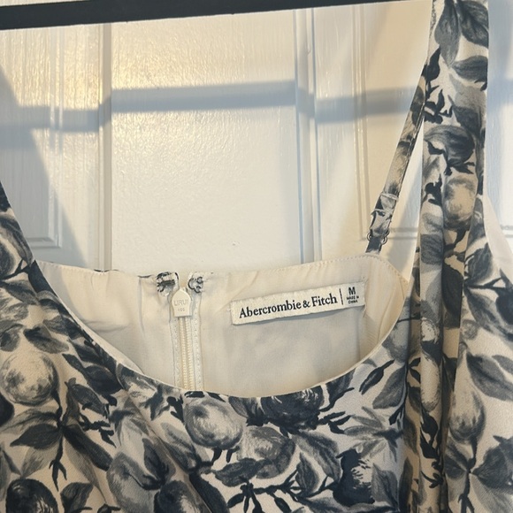 Abercrombie mini dress - women’s size medium - Picture 2 of 4